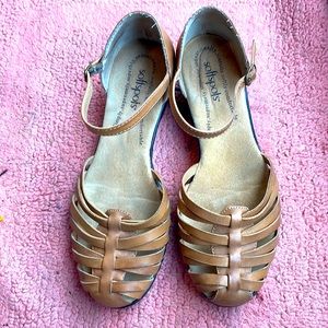 Tan leather Sandal Mary Jane size 8w by SoftSpots